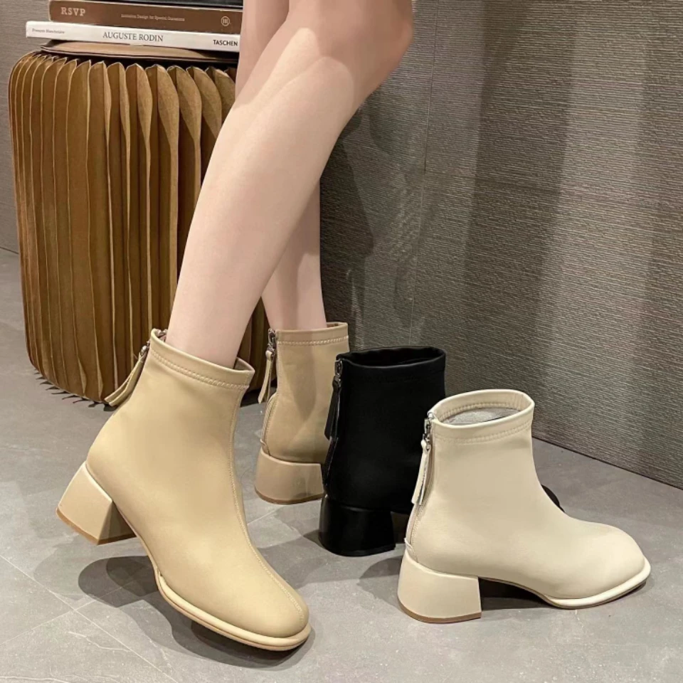 8193《新疆直发》英伦风圆头中跟时尚百搭真皮瘦瘦靴气质粗跟短靴