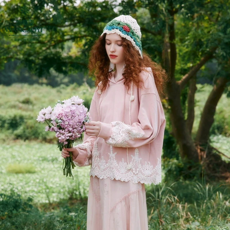 菀壹2025春季新款连帽卫衣女刺绣钩花宽松休闲百搭上衣E00211519