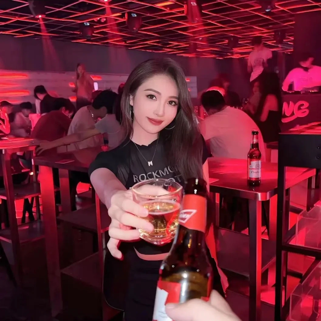 2025款DJU盘经典慢摇视频酒吧美女dj车载u盘2025最新款劲爆dj