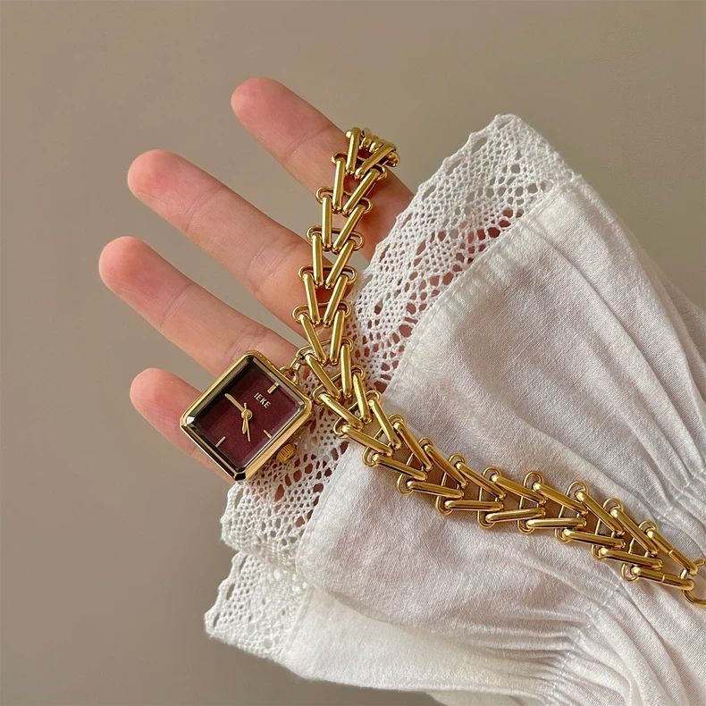 安哥拉红高级方形挂饰手链手表女气质轻奢小众女士款职场表