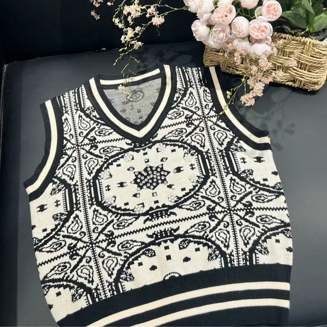 《妞妞》新款老花套头马甲背心针织衫   07682-2