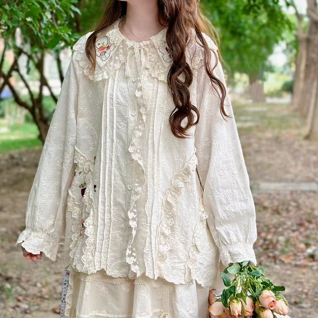 秋甜美卡通刺绣重工蕾丝花边刺绣拼接衬衫宽松减龄娃娃领长袖上衣