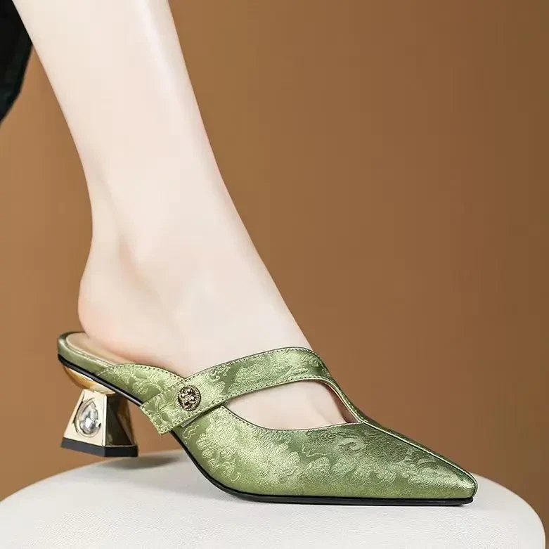 真软皮粗跟凉鞋女2025夏季新款外穿中跟软皮拖鞋女时尚尖头半拖女