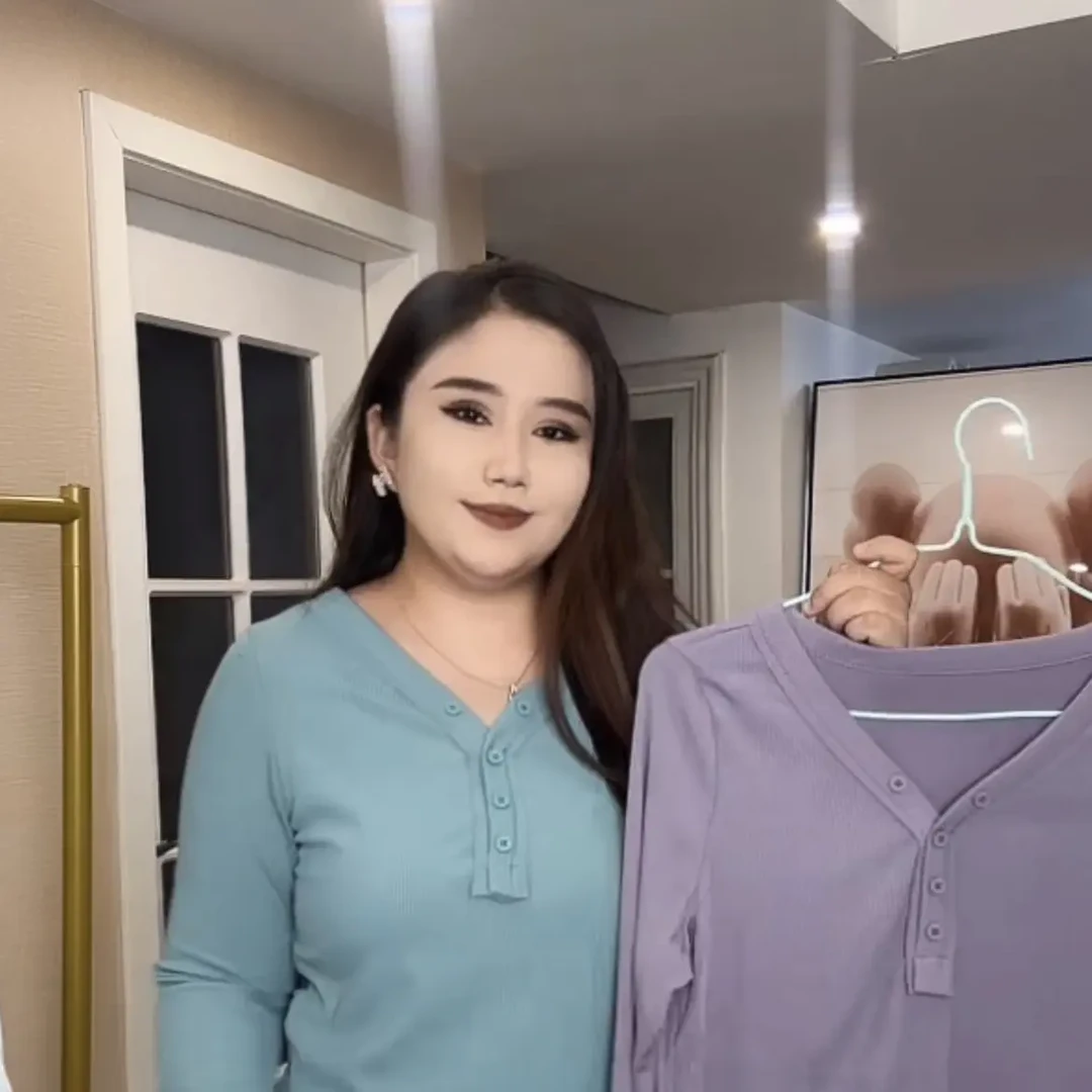 蓝色紫色少女风纽扣常规款显瘦V领圆领T恤常规内搭长袖