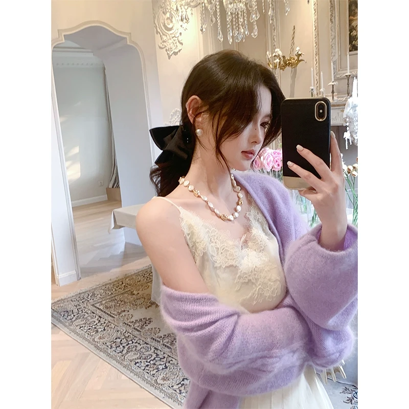 梅子熟了法式花朵蕾丝边V领显瘦吊带女氛围感内搭上衣柔软不扎肤