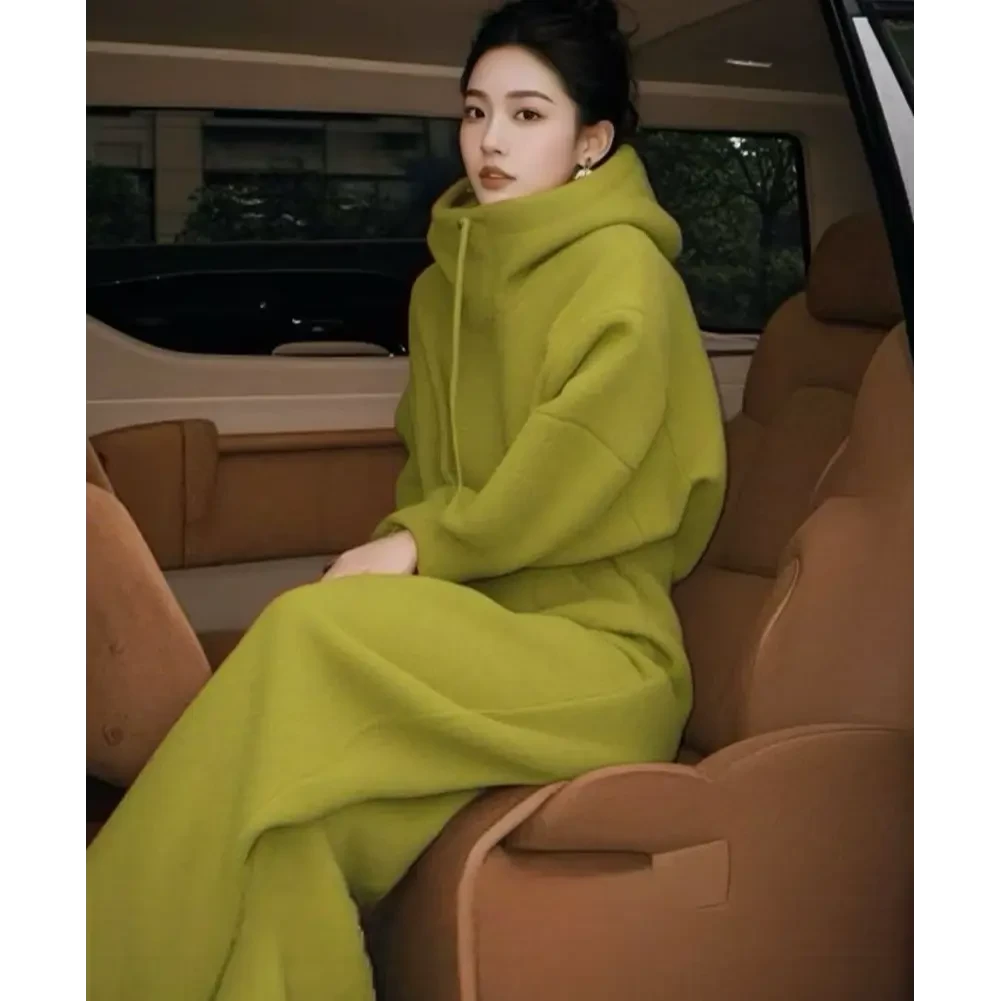 2024年冬季穿搭一整套高级感慵懒风绿色连帽抽绳外套休闲裤两件套