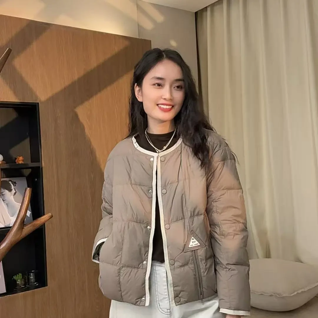 85605-保暖圆领秋冬90鸭绒女休闲风羽绒服宽松型时尚小香风