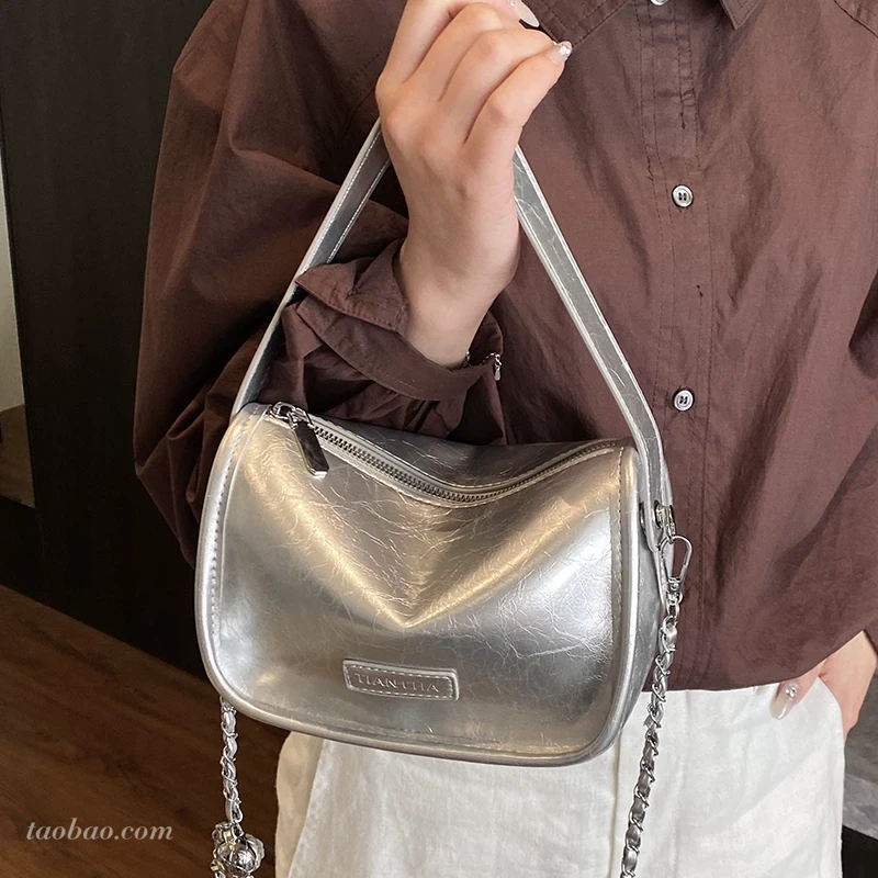 超火小众银色包包女2025新款夏季百搭链条斜挎包时尚手提包小拎包