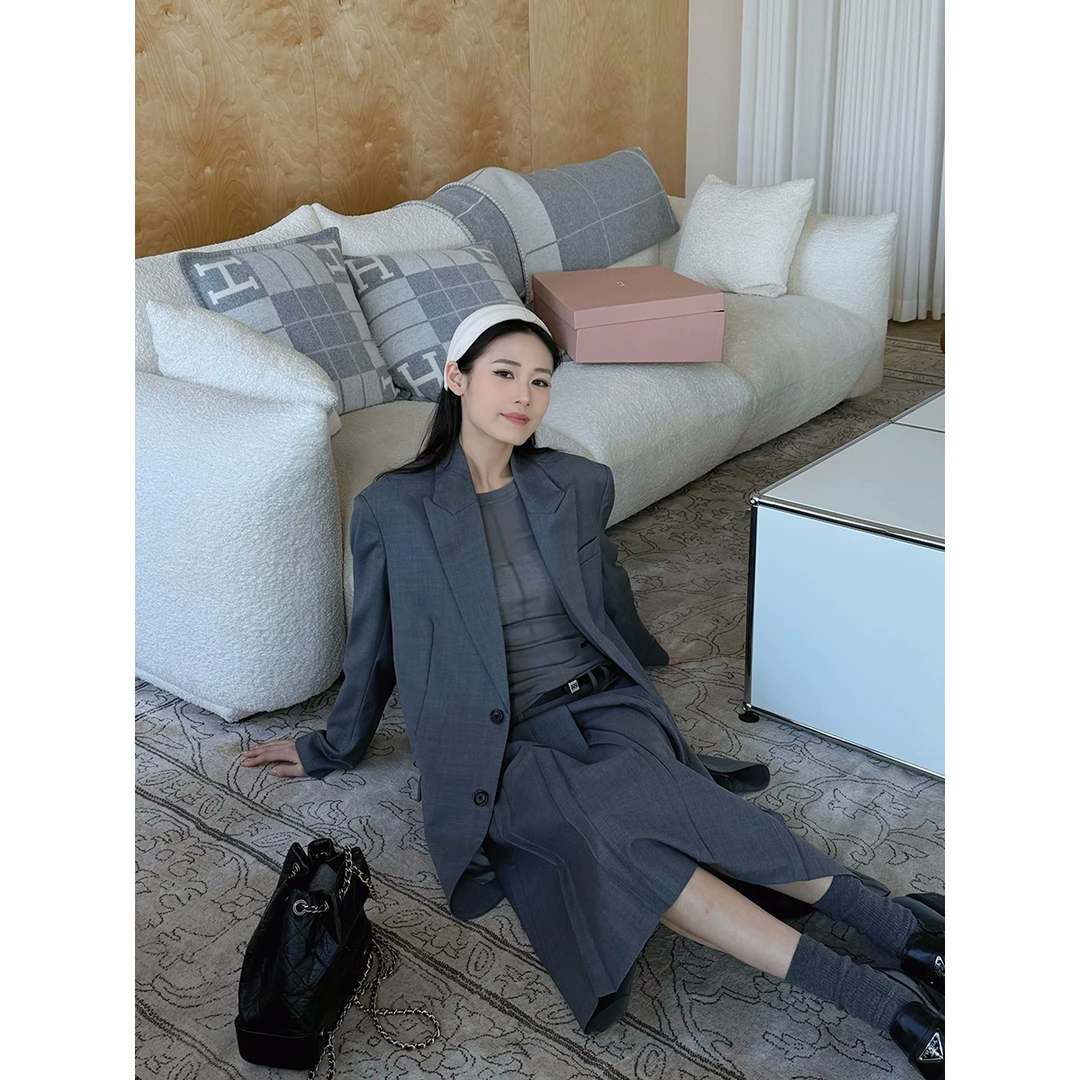 THEMEANINGOF设计师品牌25春夏新品经典翻领西装SOLSOL素颜穿搭