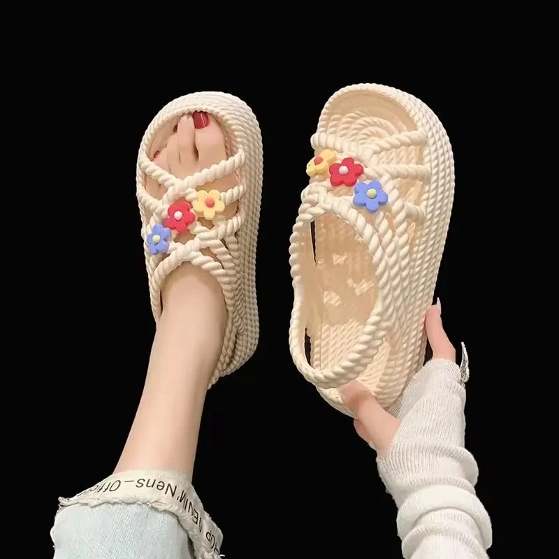 精装凉鞋夏季网红漂亮花花平底凉鞋女外穿透气软底防滑防臭沙滩