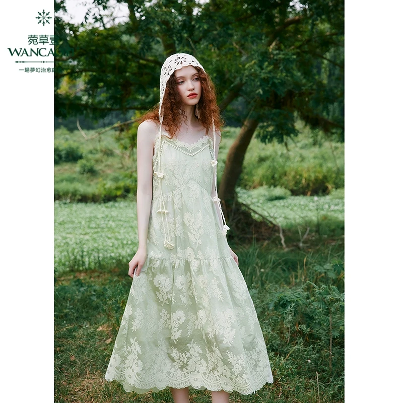 菀壹2025春季新款吊带连衣裙女重工绣花v领a字中长裙子Q04231519