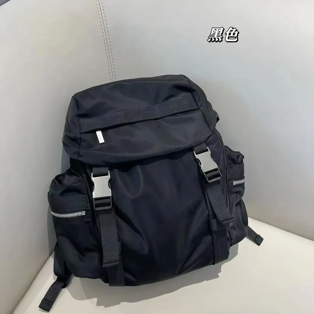 曼达品牌黑色双肩背包男士时尚百搭外出户外轻便双肩包女休闲运动