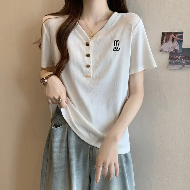 大码遮肚子刺绣V领短袖T恤打底衫女夏季胖MM遮肉显瘦百搭正肩上衣