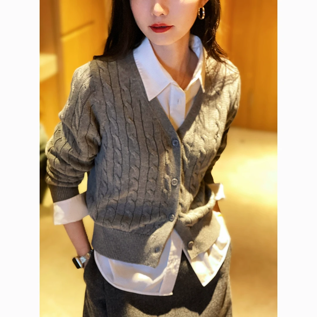 笑涵阁 时髦绞花 2025春季新品刺绣V领长袖短上衣ZWD763527AG