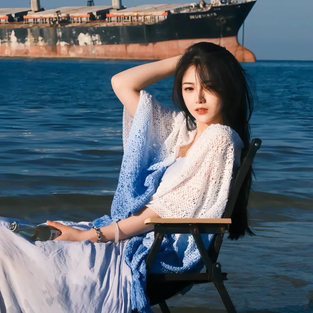 云南大理民族风披肩海边大草原旅游拍照配吊带连衣裙开衫外套渐变