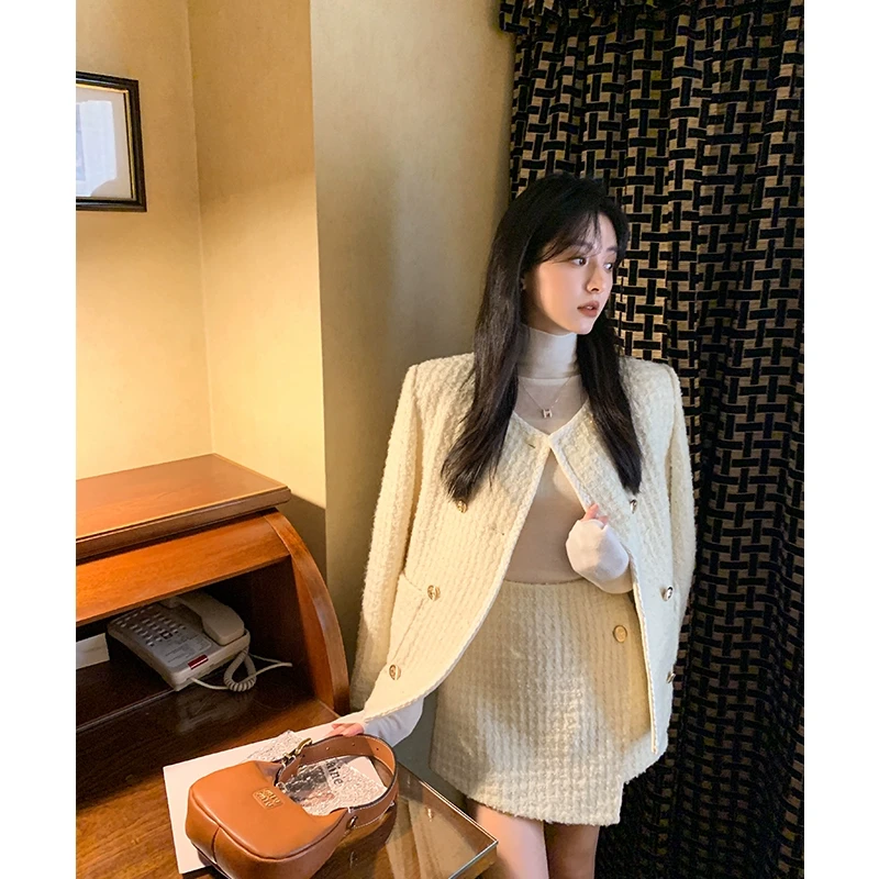 ADA MISS秋冬新款气质高级小香风提花宽松羊毛呢外套+短款裙裤白