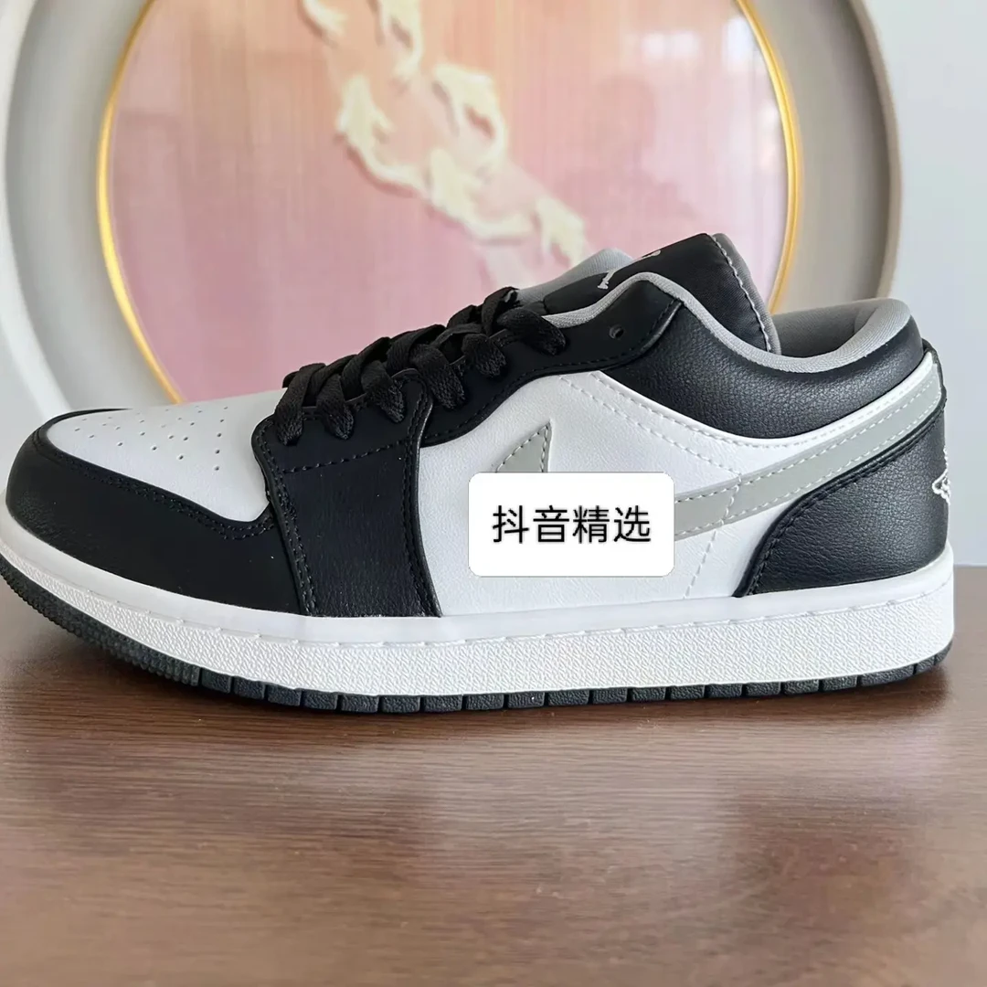 [运费险+断码福力+现货直发]时尚百搭透气休闲板鞋