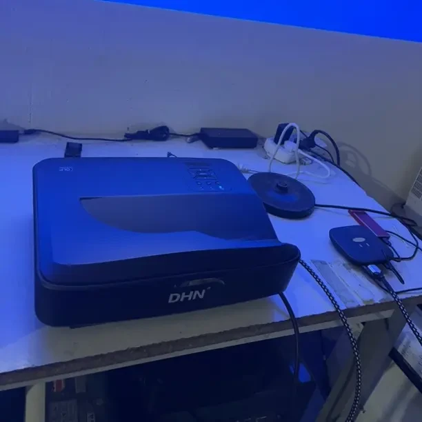 4500流明高清1080p超短焦激光投影仪 运费自理