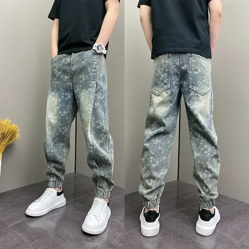 潮流男士春秋新款牛仔裤浅蓝色重工提花束脚裤早秋松紧腰小脚裤