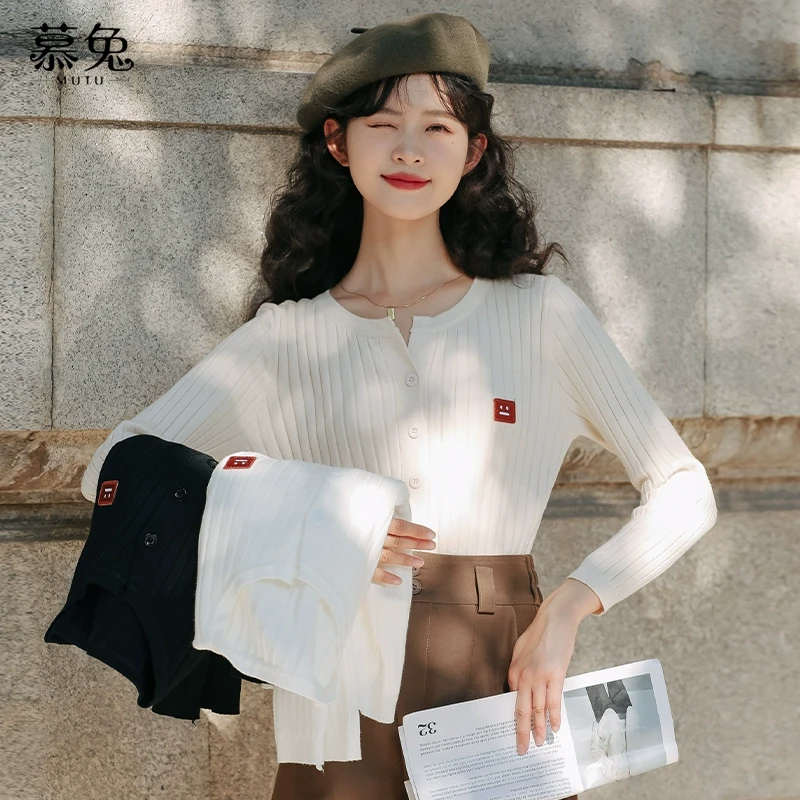 慕兔韩系修身长袖针织衫毛衣女2024秋新款设计感小众内搭打底上衣