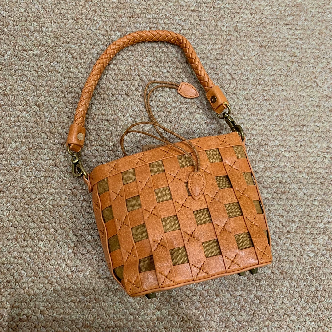 韩系棕色编织手提包女2025夏新时尚抽绳精致单肩小众水桶包