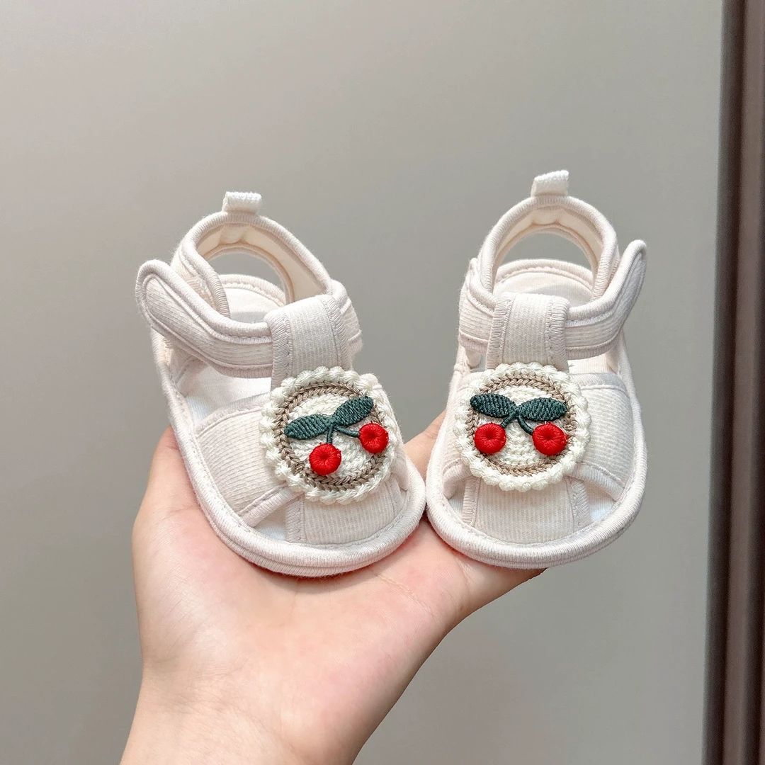女宝宝凉鞋绣花夏季新款软底婴幼儿透气学步鞋防滑包头鞋周岁洋气