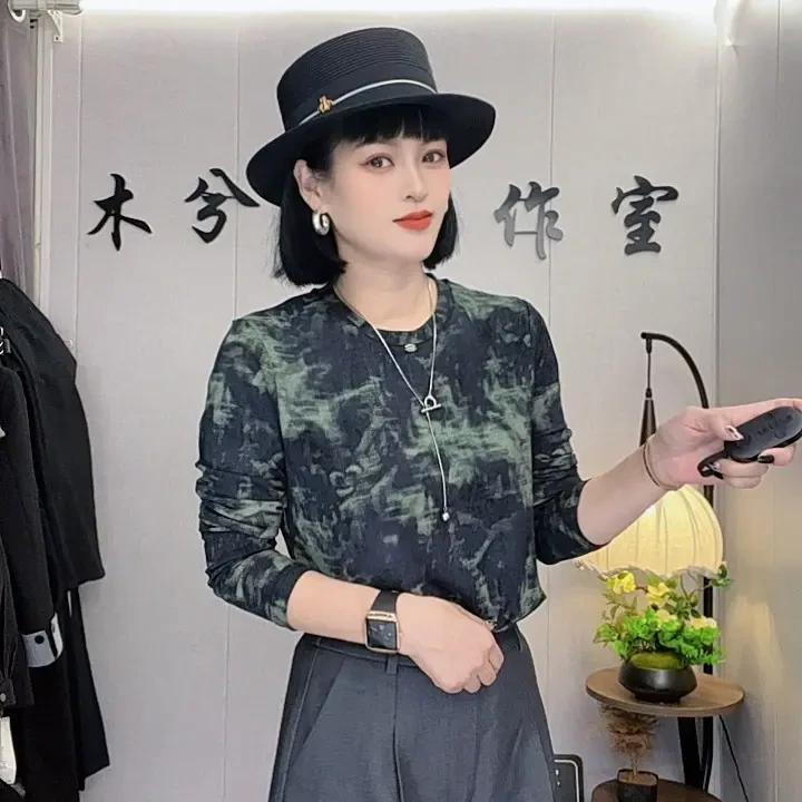 《木兮木》2025新款秋季长袖圆领网红绿色迷彩棉T恤洋气百搭