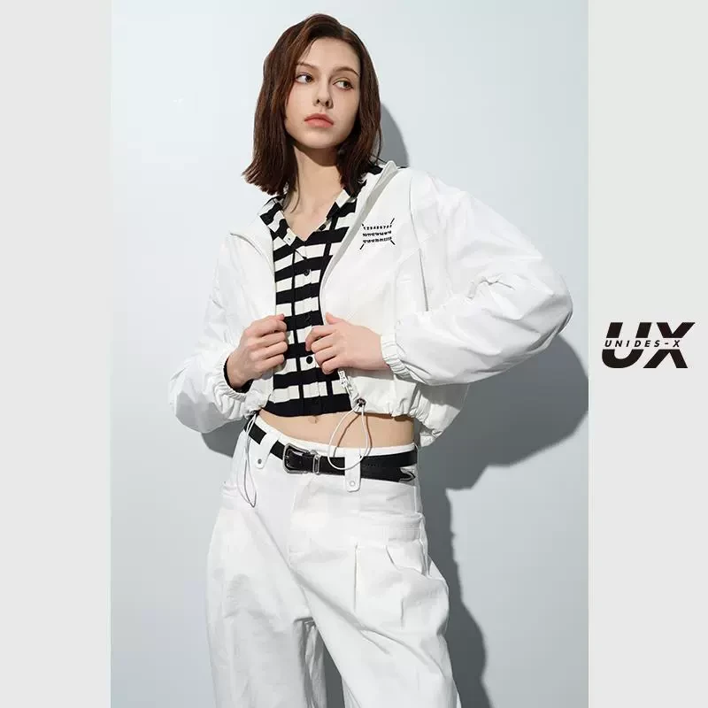UX新款 白色短款立领字母绣花外套女