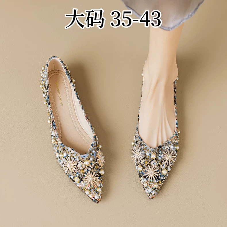 真皮尖头水钻平底鞋女2025新款民族风浅口瓢鞋镶钻单鞋大码41-43