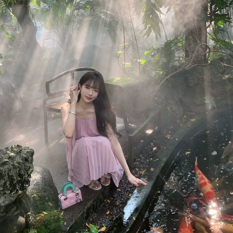 Liuu嘻嘻阿法式设计感风琴压褶连吊带衣裙春季女氛围纯欲超仙女裙