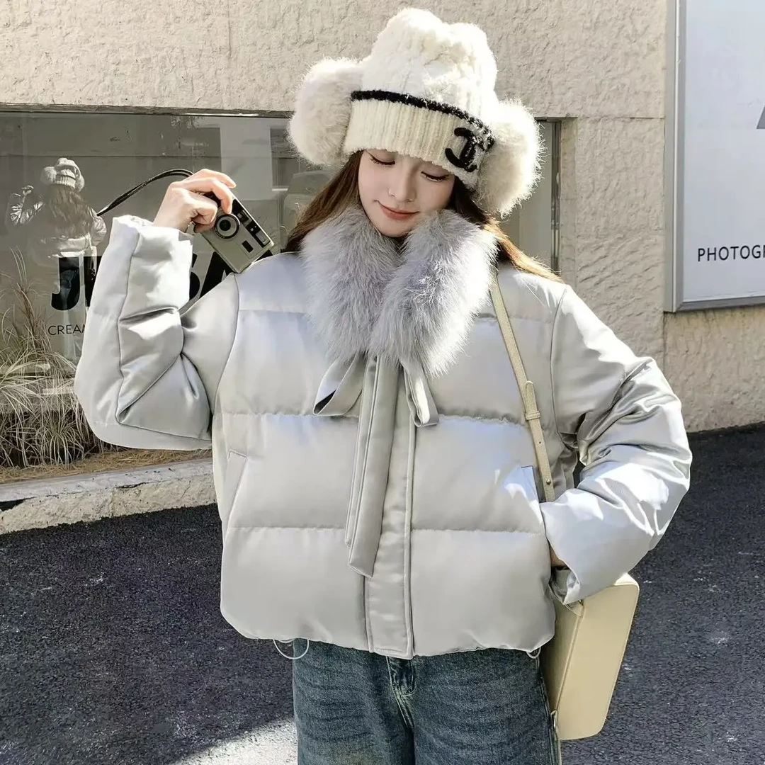 MANNI冬季新款短款真狐狸毛毛领缎面白鸭绒保暖羽绒服女