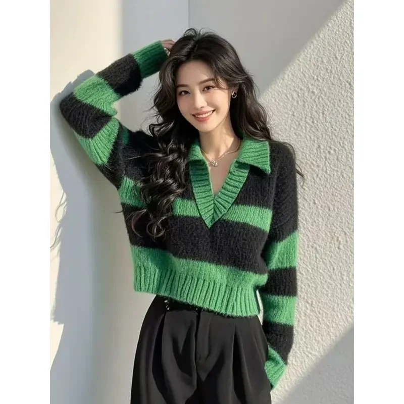 2025早春今年独特漂亮超好看毛衣黑绿撞色polo领宽松条纹针织上衣