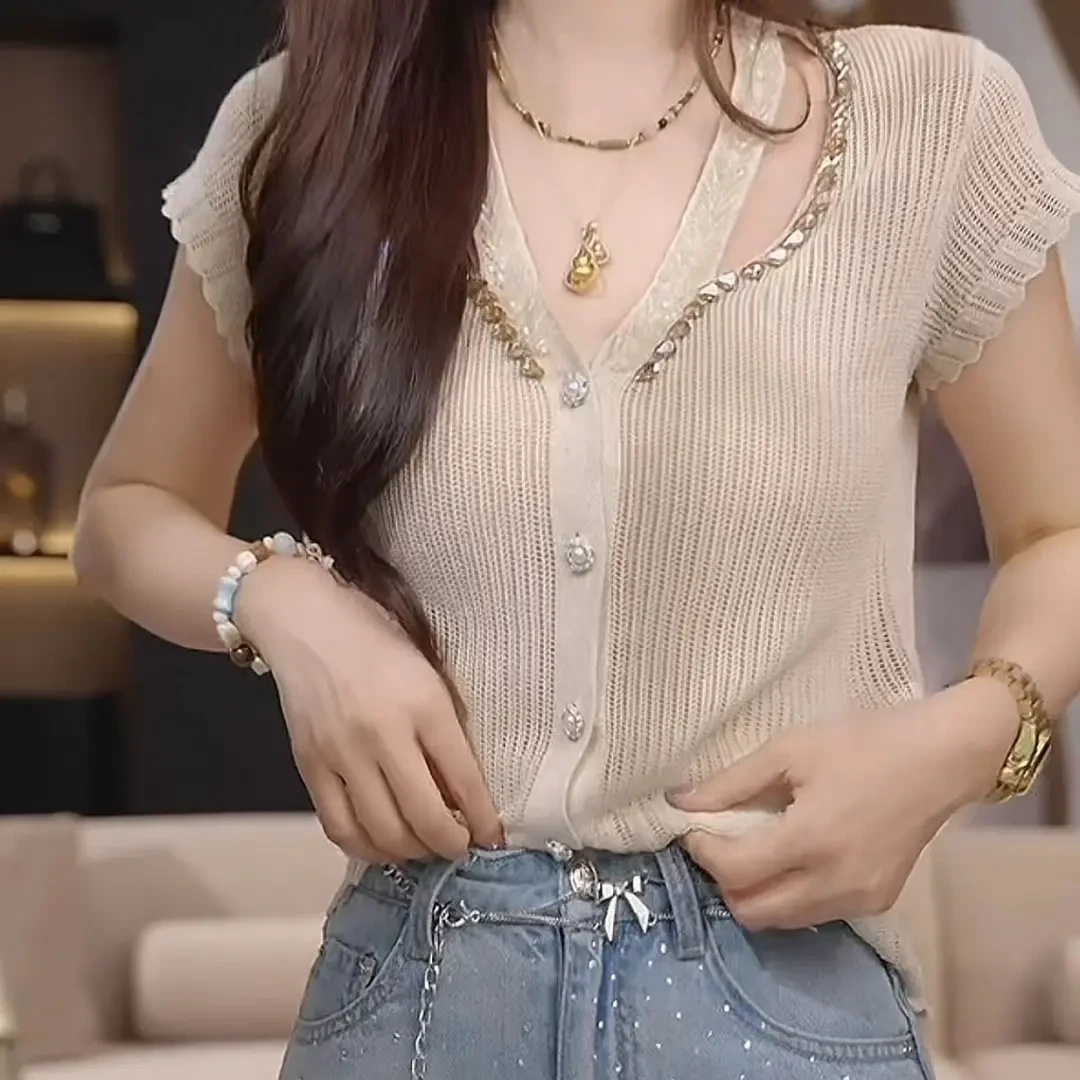 优雅出众～2025夏季轻奢风串钻设计感v领小飞袖针织衫