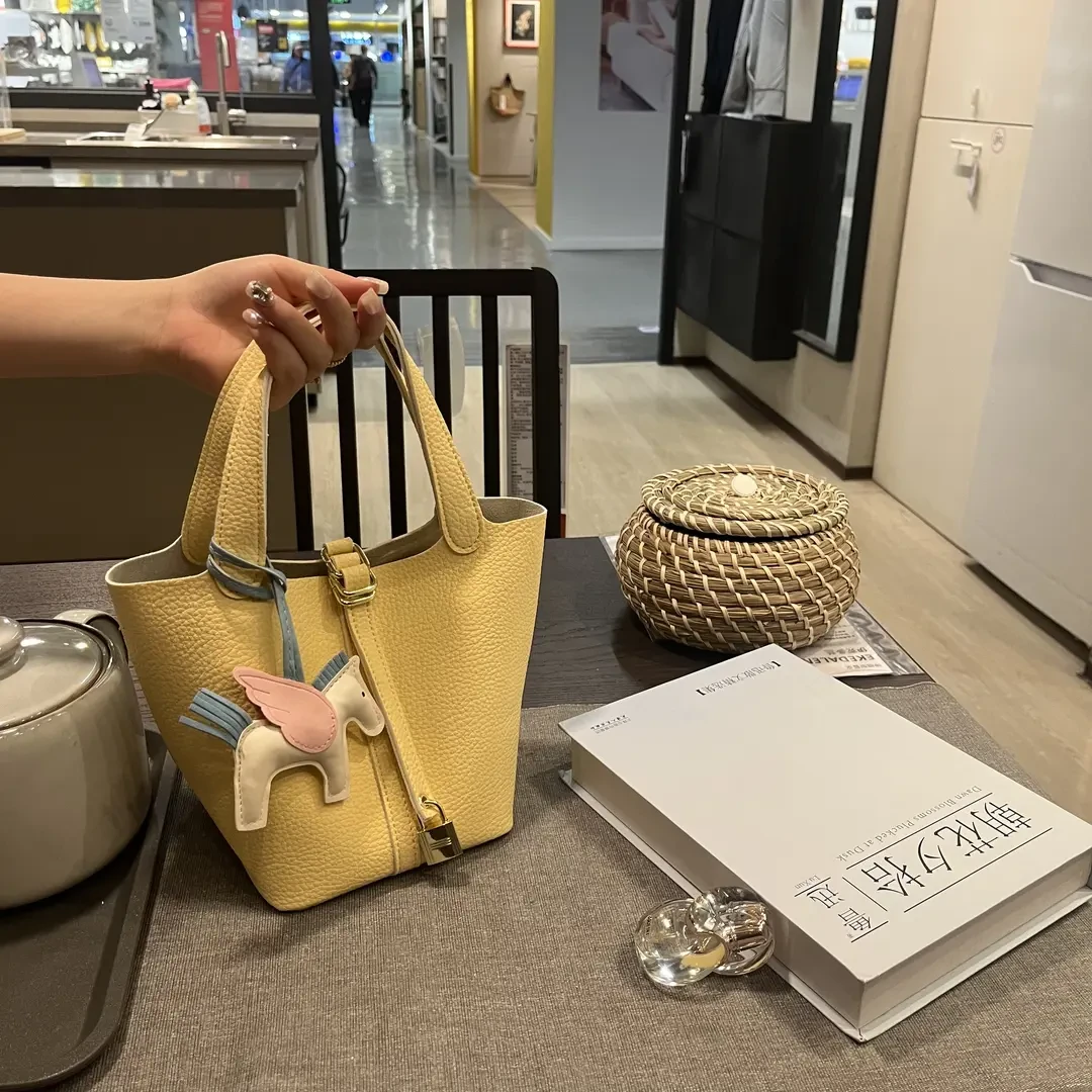 【水桶包】2025年春夏新款水桶包锁扣手提手拎包单肩斜挎包休闲女包