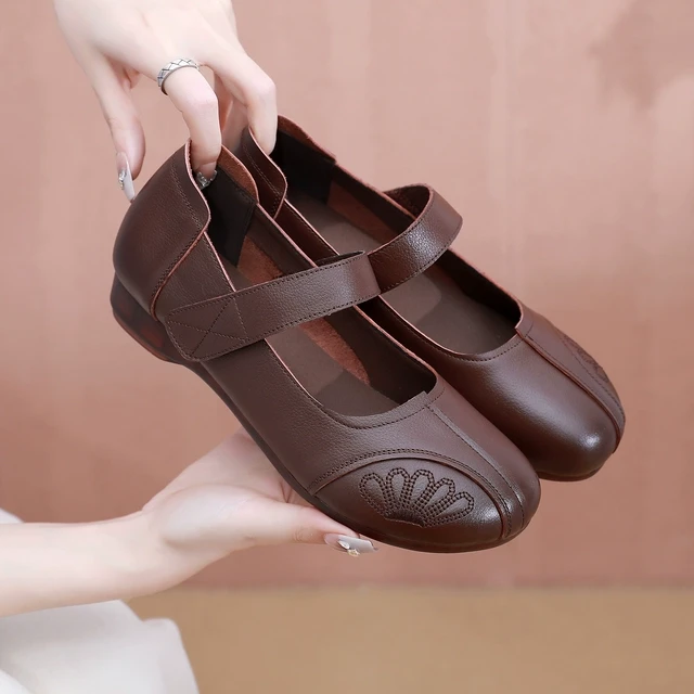 妈妈鞋真皮软底舒适平底大码中老年拇指外翻软皮春秋款一字扣单鞋