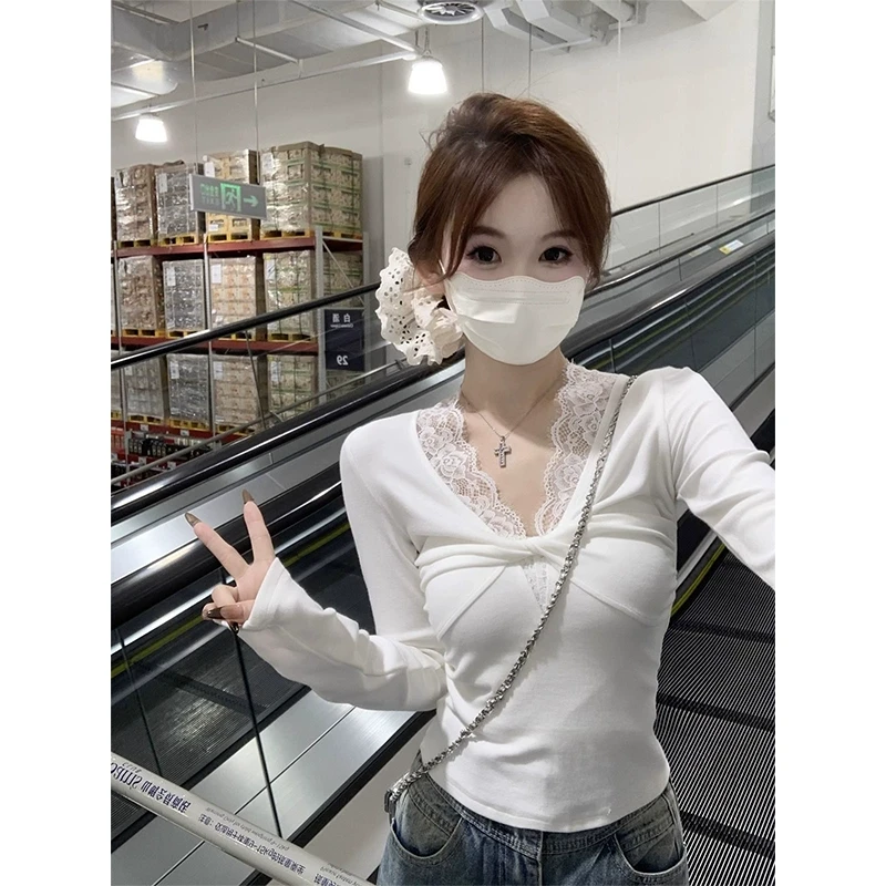 梦优莱甜辣蕾丝白色V领打底衫春秋冬修身显瘦小众设计长袖体恤女