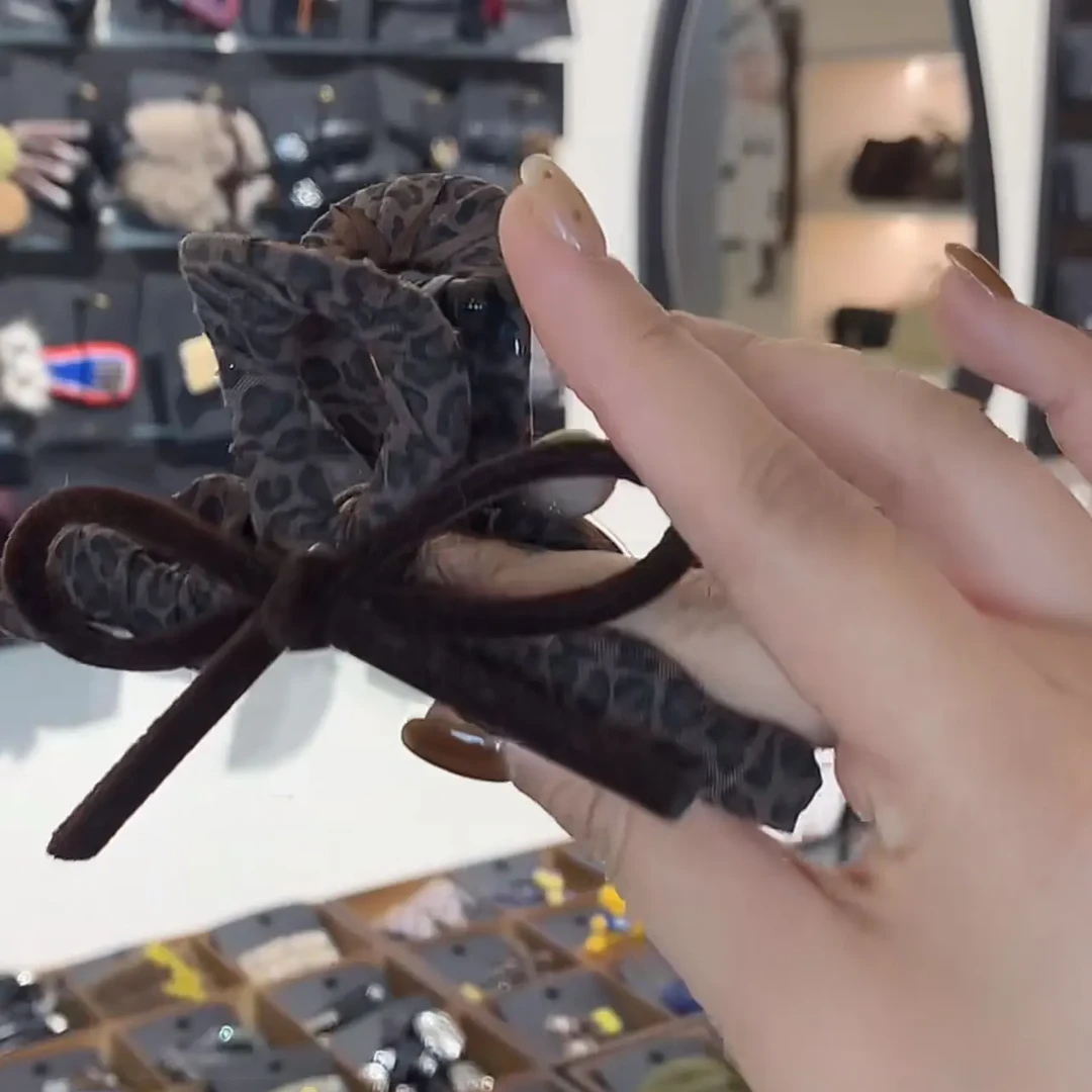 豹纹蝴蝶结抓夹女高级感大号鲨鱼夹子秋冬慵懒风后脑勺盘发发饰