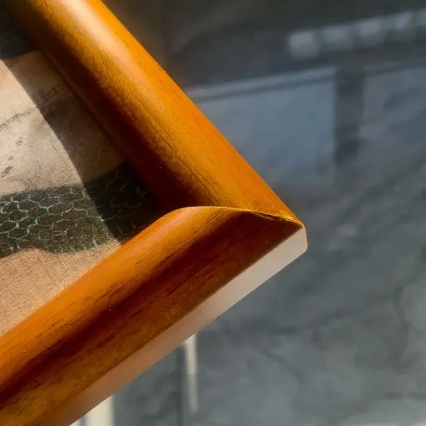 特价摆台一个  画框一处微瑕 画芯可换