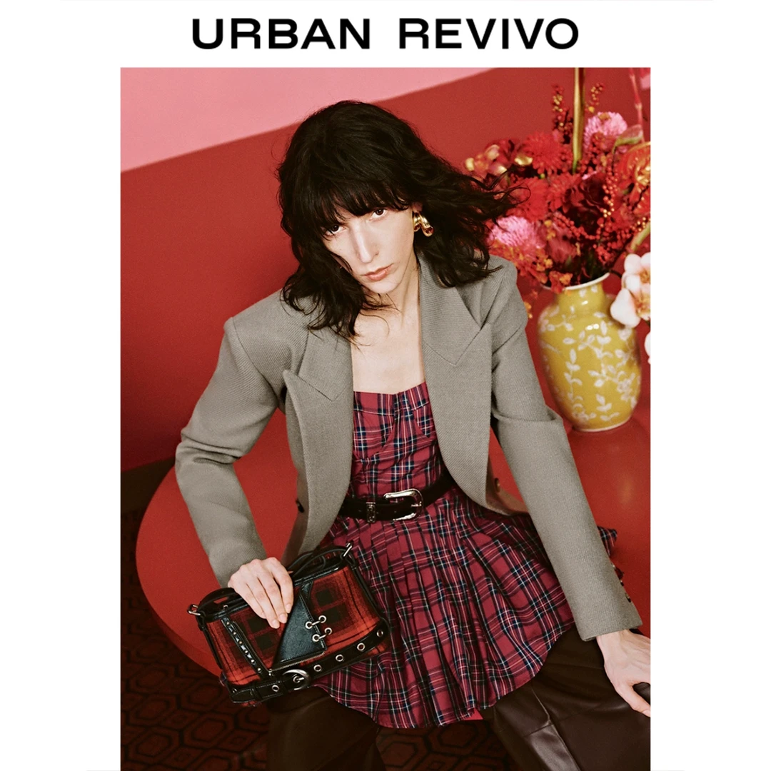 UR2025秋季新款女装高智感通勤风双排扣西装外套UWG150004