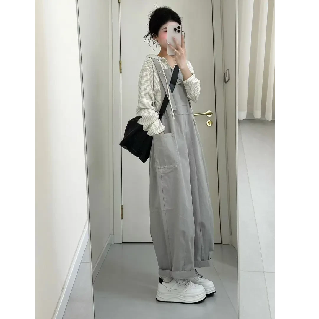 早春减龄背带裤一整套女2025新款休闲连帽条纹上衣工装连体裤女潮