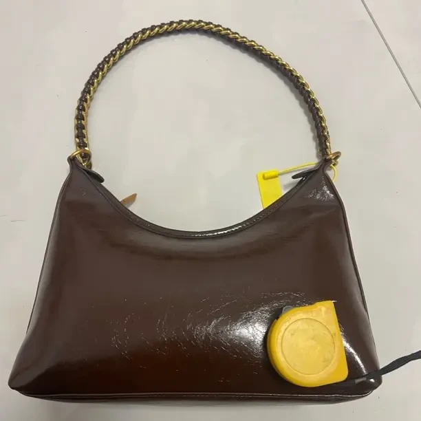 轻奢油蜡皮饺子包女斜挎包腋下级感小众百搭通勤单肩包