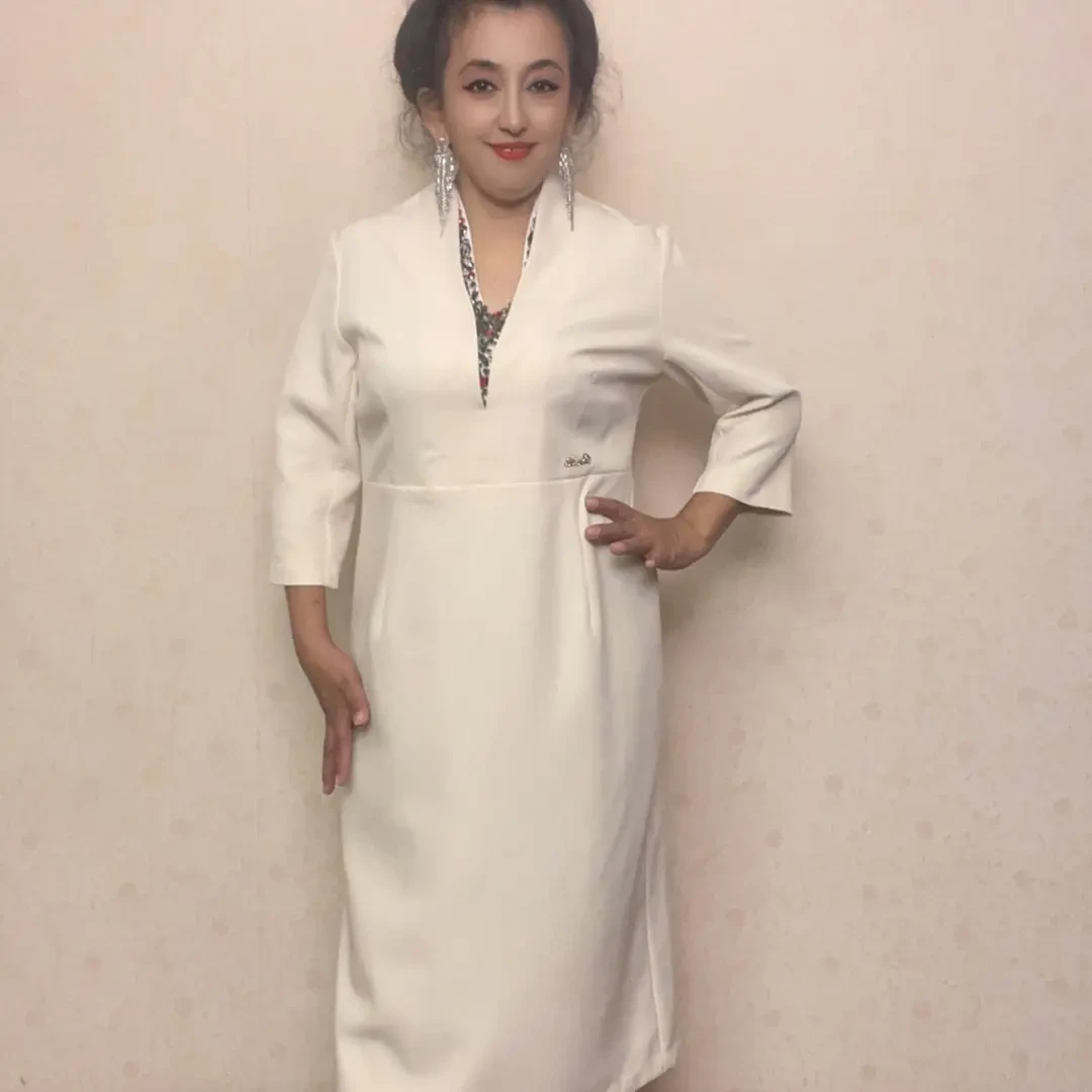 女士V领拉链针织连衣裙五分袖修身显瘦时尚百搭中长裙