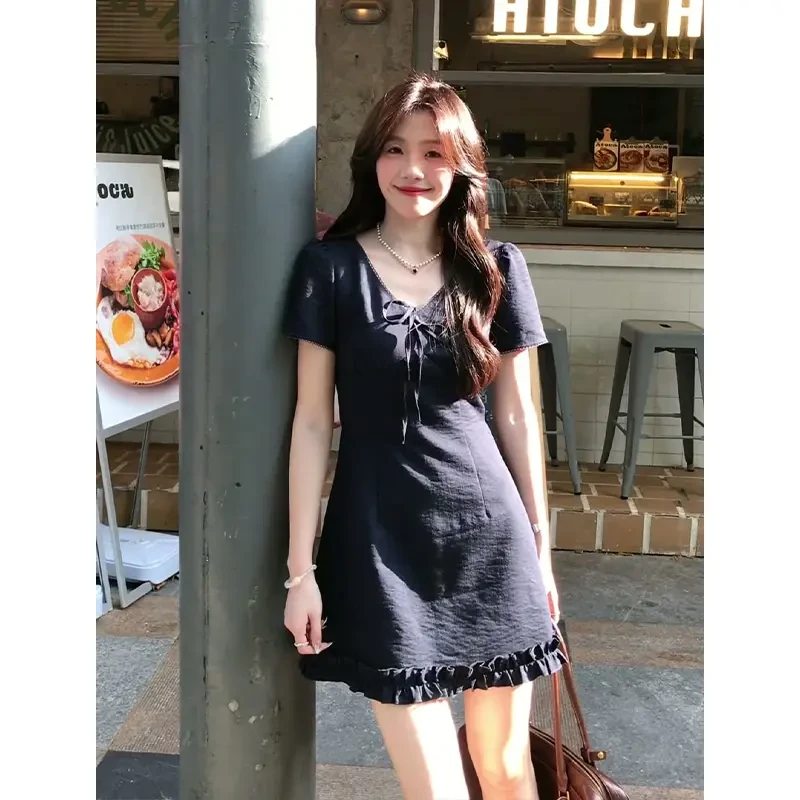 V领连衣裙女2025夏季新款法式气质系带花边短袖收腰显瘦百搭裙子