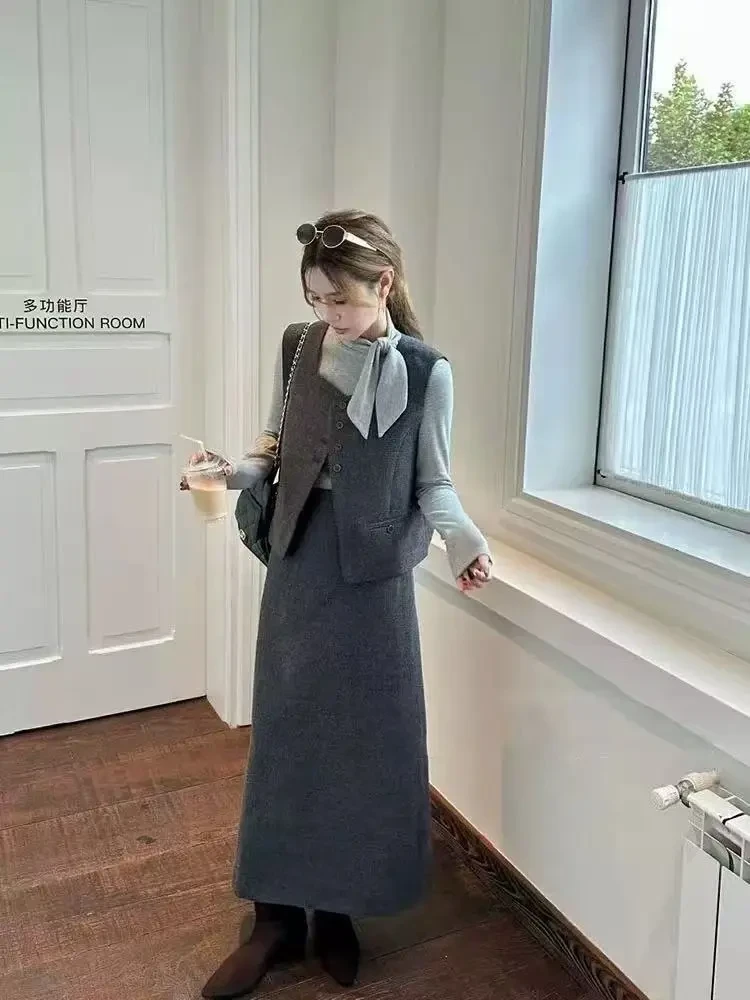 2025秋冬时尚休闲半身裙套装女新款马甲背心长袖针织衫三件套潮