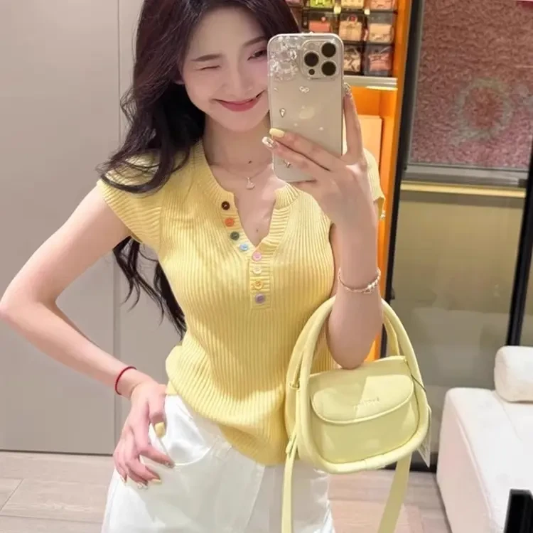 韩版V领彩扣针织衫短袖薄款显瘦短款洋气减龄时尚百搭夏季上衣