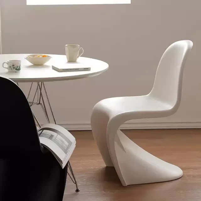 网红潘东椅高级感家用可叠放餐桌椅靠背化妆凳现代简约塑料椅子