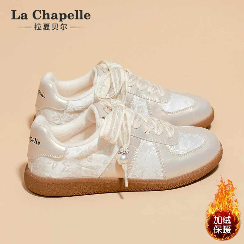拉夏贝尔加绒小白鞋女国风刺绣2024冬季新款软底轻便棉鞋百搭板鞋