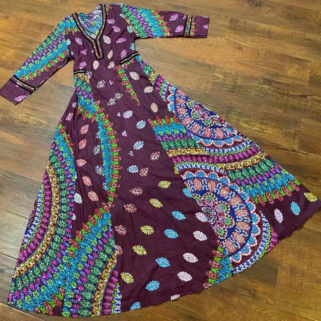 （特）泰国手工钉珠色彩斑斓民族风长裙优雅V领连衣裙