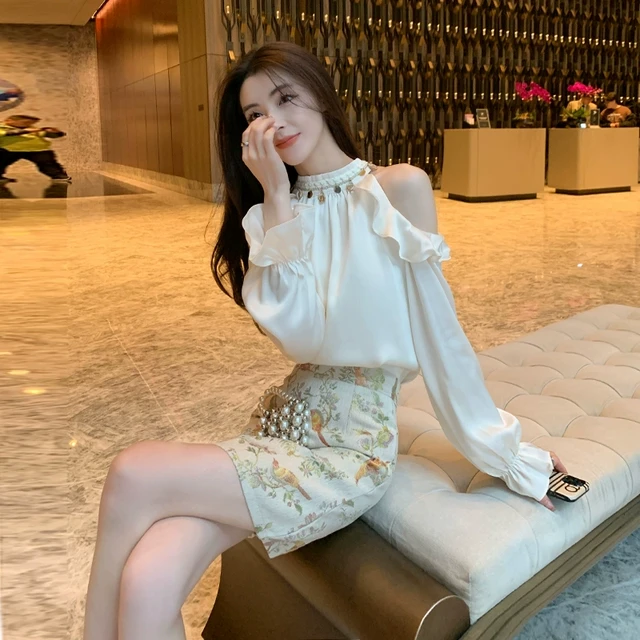 法式小香风套装女夏季2025显瘦减龄气质露肩挂脖衬衫短裙两件套