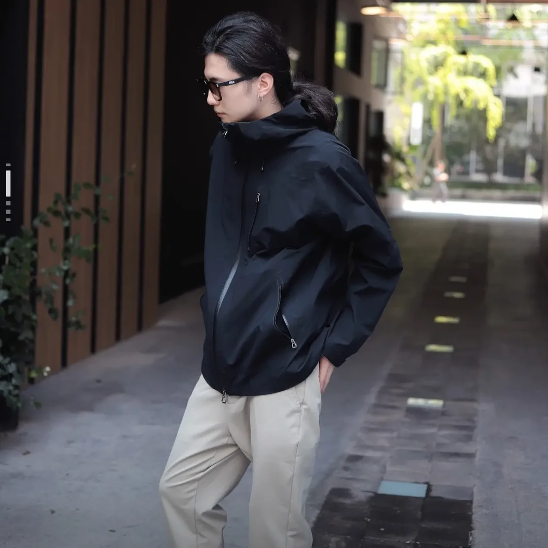 秋冬户外连帽防水透气冲锋衣外套适合男女穿着